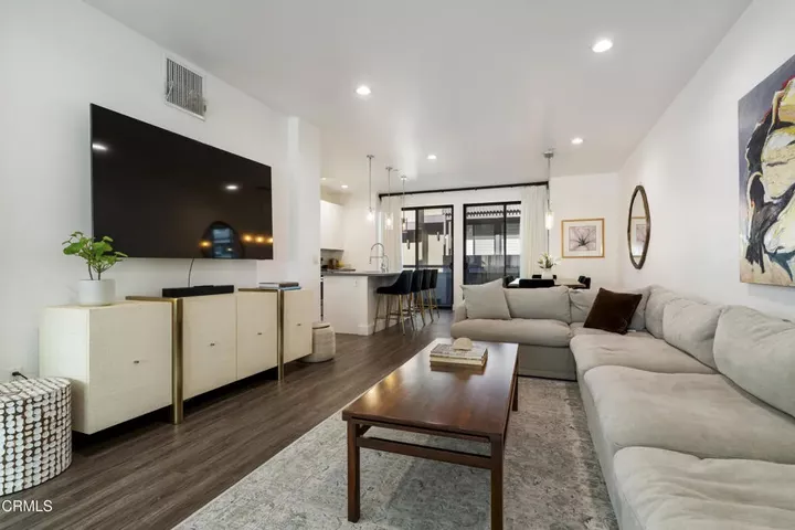 Property Photo: 4201 Pennsylvania Avenue E2 CA 91214