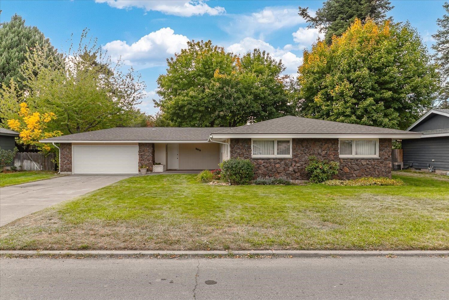 Property Photo: 5910 S Crestline St WA 99223
