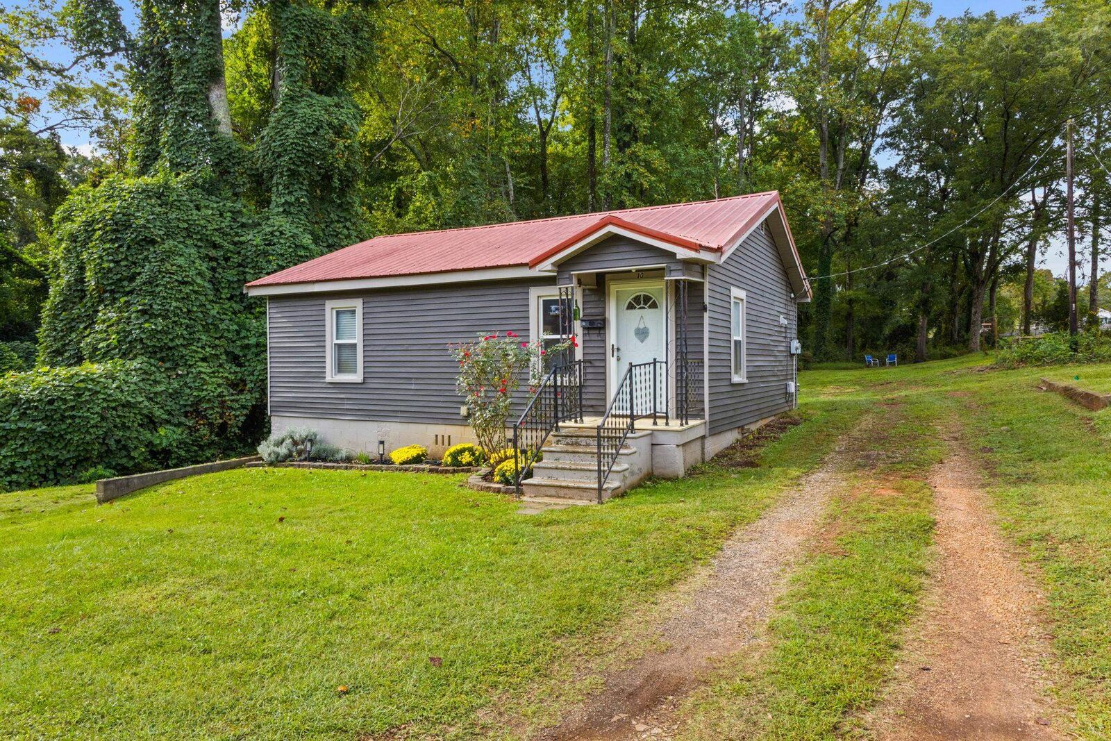 Property Photo:  10 Hollywood Street  SC 29349 