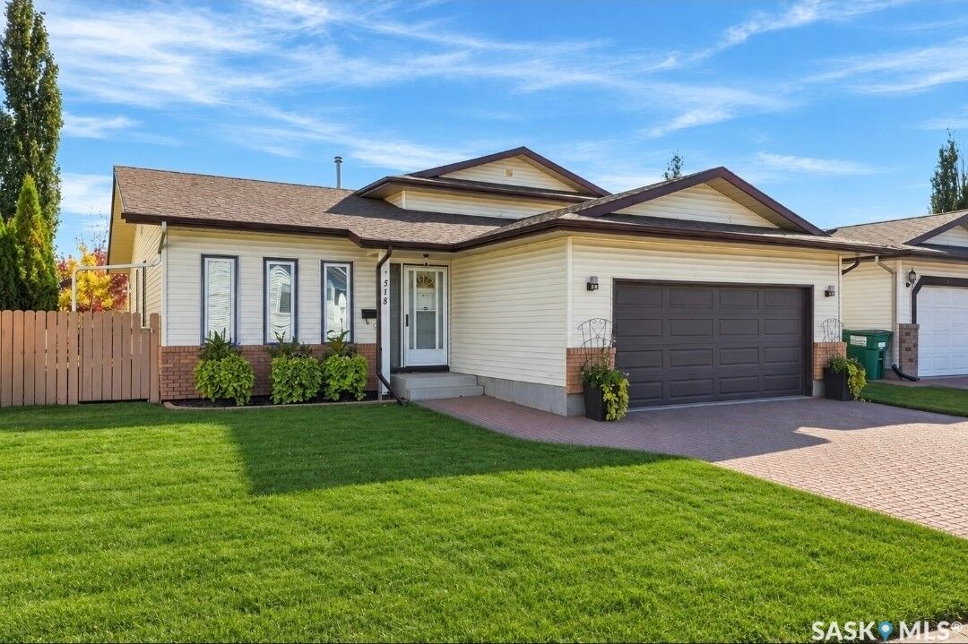 Property Photo: 518 Bronson Crescent SK S7J 5E3