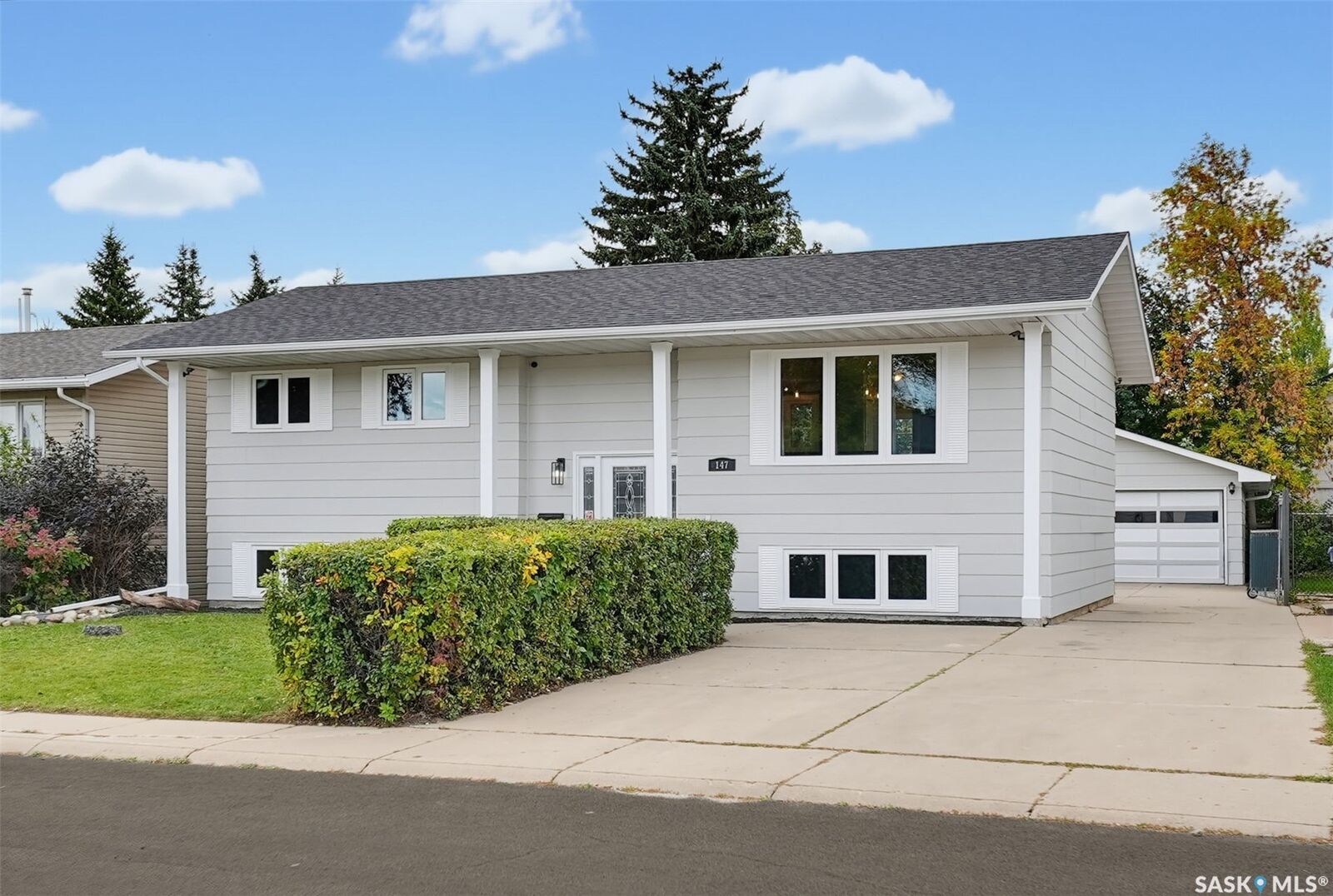 Property Photo:  147 Candle Crescent  SK S7K 5A1 