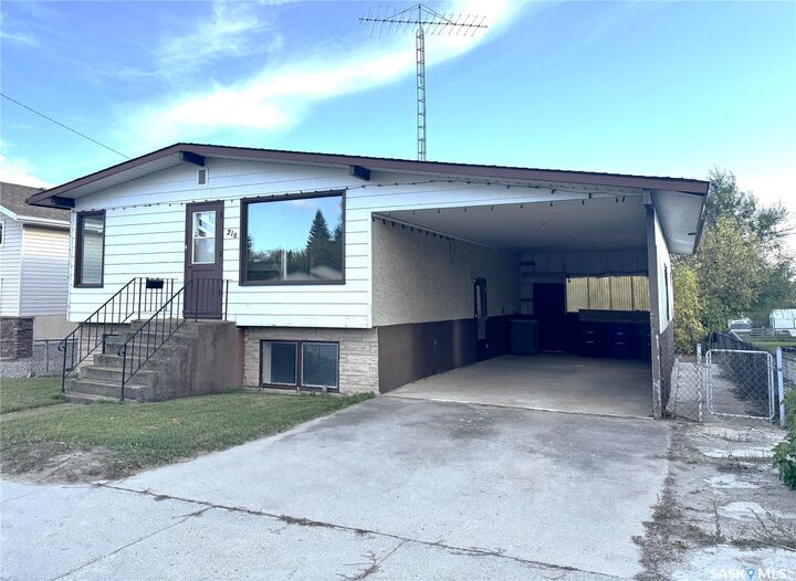 Property Photo:  218 2nd Avenue E  SK S0K 0M0 