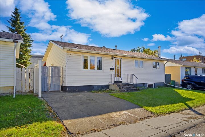 Property Photo:  98 Ramsay Court  SK S7H 4H2 