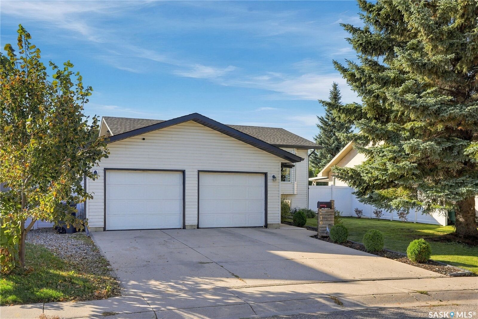 Property Photo:  210 Coben Crescent  SK S7S 1B3 