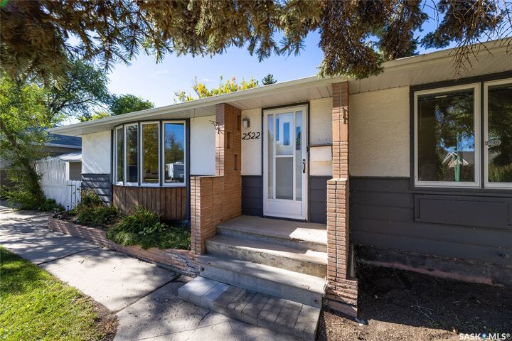 Property Photo:  2522 William Avenue  SK S7J 1B3 