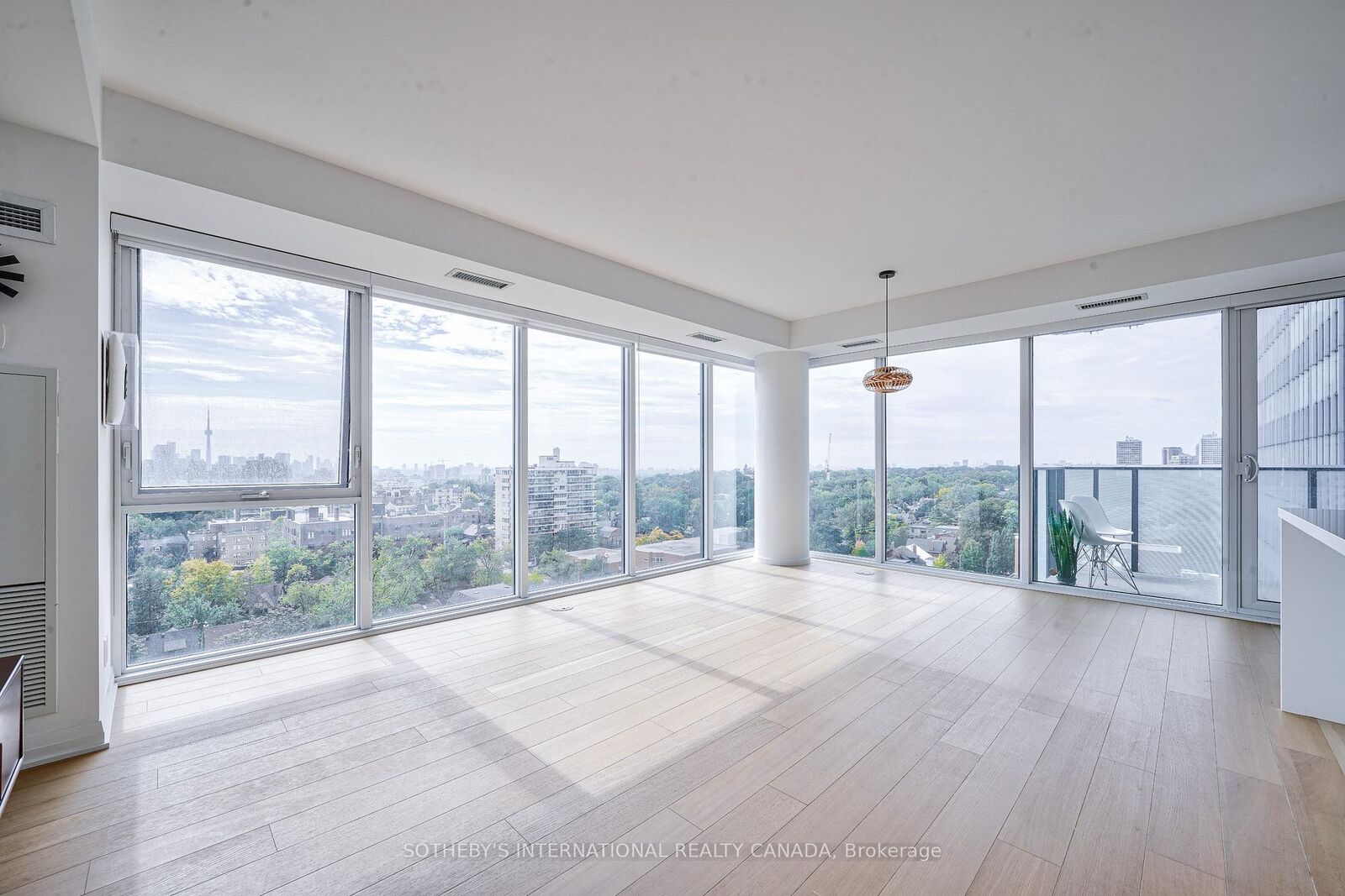 Property Photo: 99 Foxbar Road 1402 ON M4V 0B2