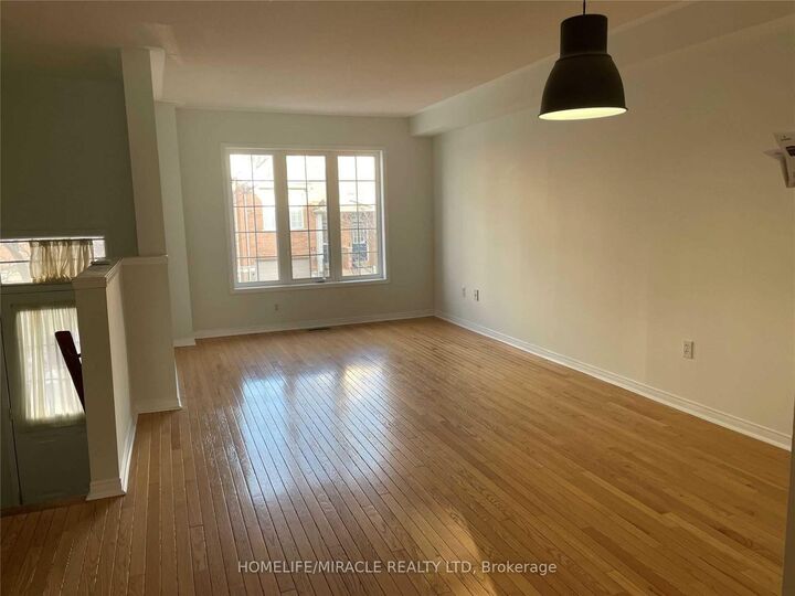 Property Photo:  5055 Heatherleigh Avenue 9  ON L5V 2R6 