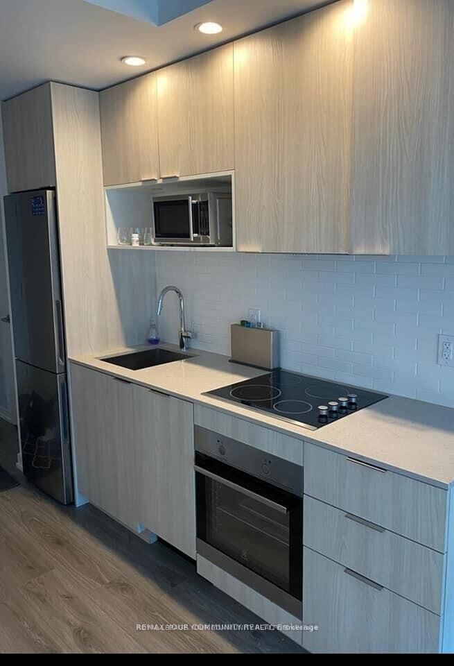Property Photo:  20 Tubman Avenue 2512  ON M5A 0M5 