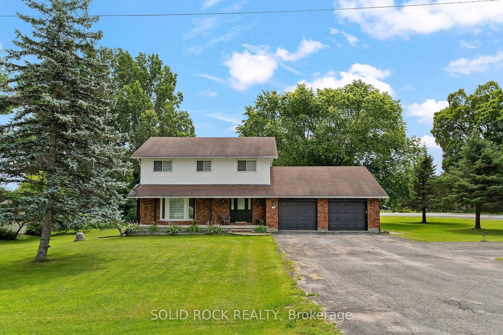 Property Photo:  708 McKenzie Avenue  ON K7S 3G9 