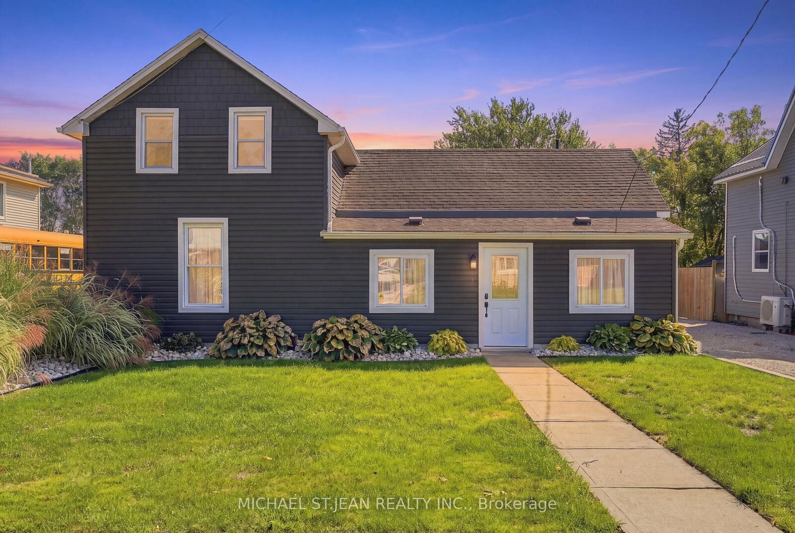 Property Photo:  120 Queen Street E  ON N0E 1P0 