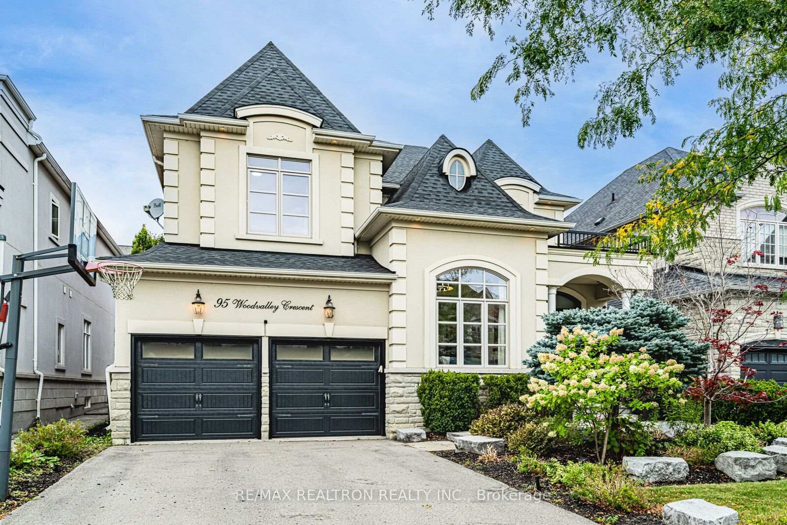 Property Photo:  95 Woodvalley Crescent  ON L6A 4J5 