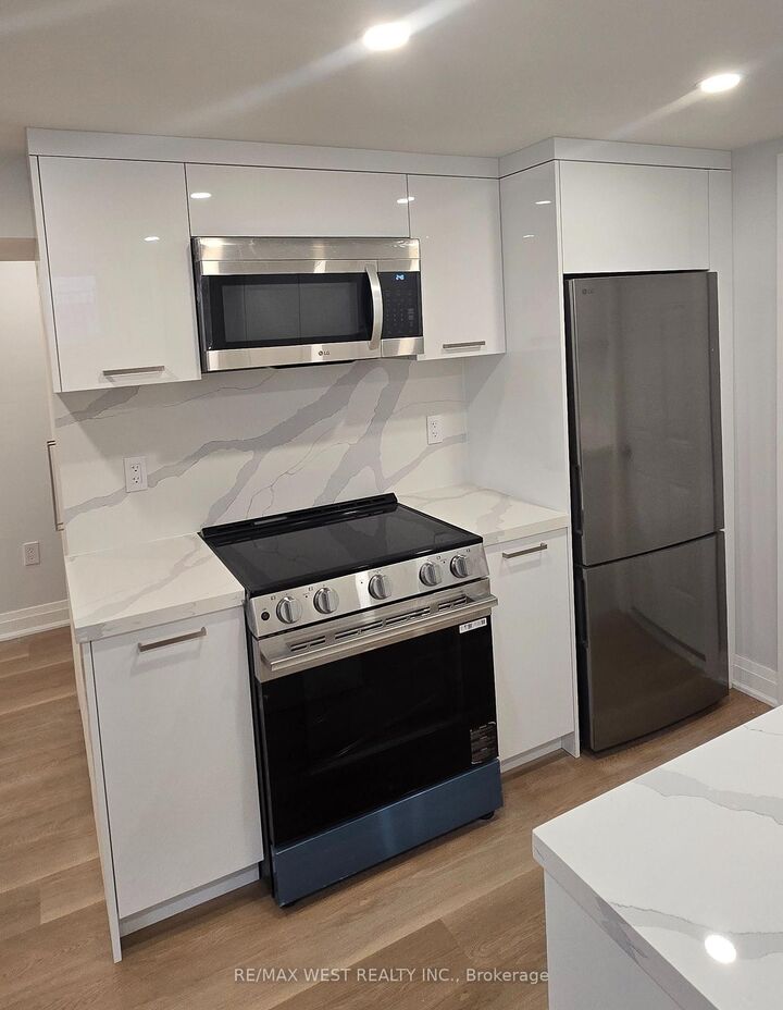 Property Photo:  82 Madawaska Avenue Basement  ON M2M 2R3 