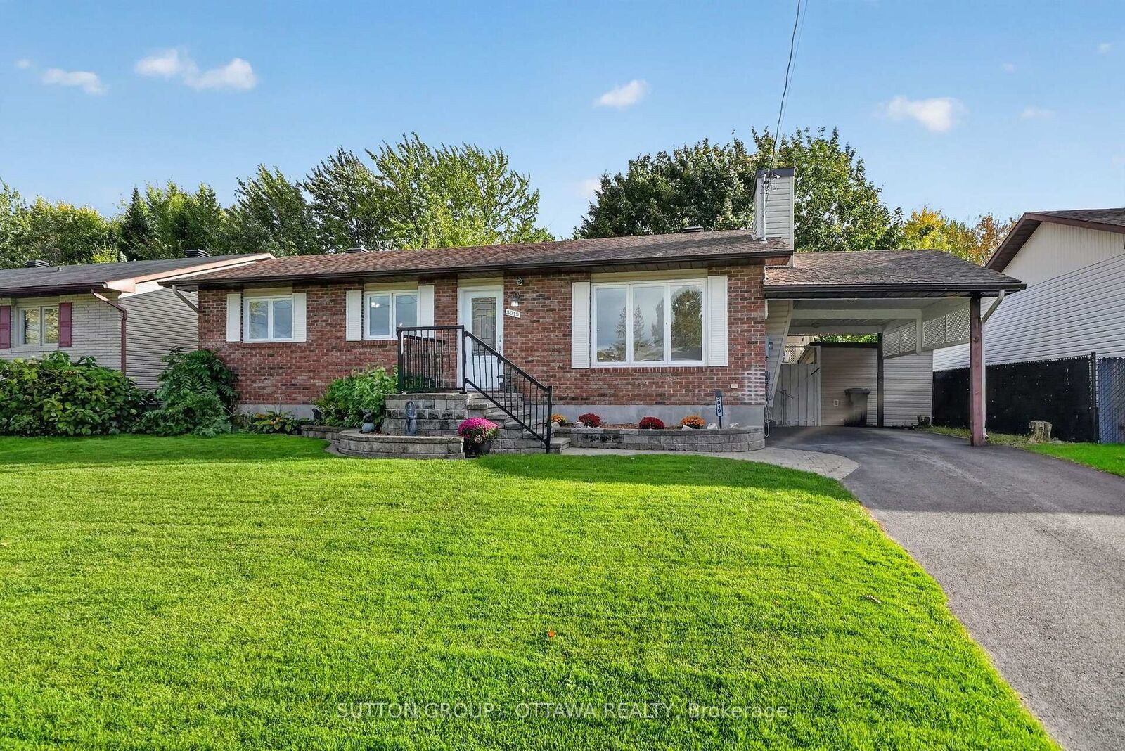 Property Photo: 3019 Lemay Circle ON K4K 1A6