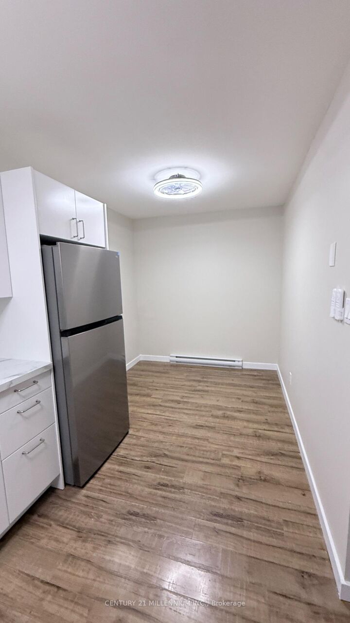 Property Photo:  90 Lawrence Avenue 80  ON L9W 4J3 