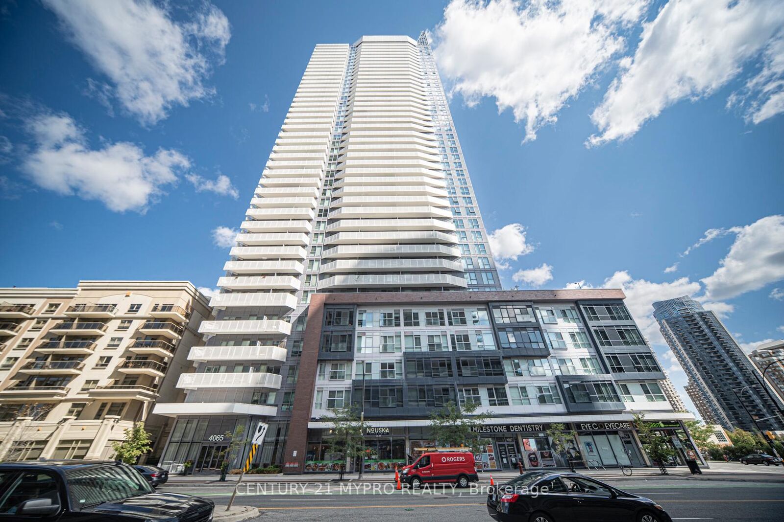 Property Photo:  4065 Confederation Parkway 2801  ON L5B 0L4 
