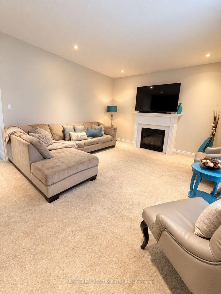 Property Photo:  639 Hammond Street W  ON L9V 3S2 