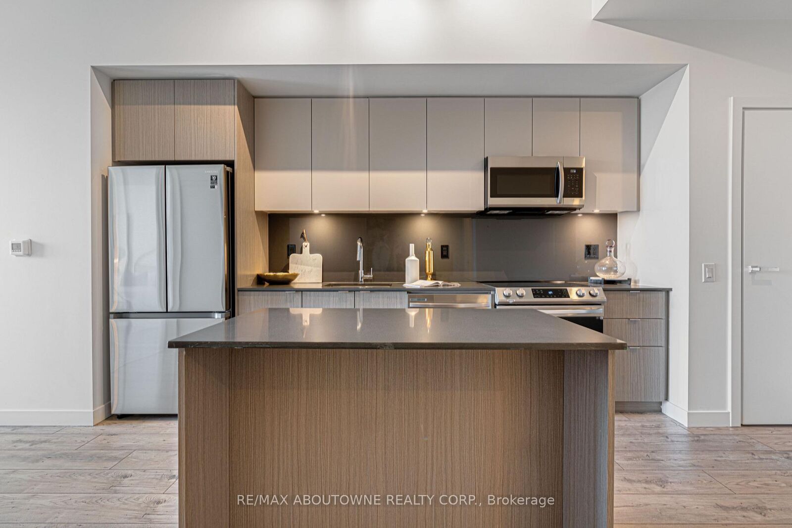 Property Photo:  133 Bronte Road Bo908  ON L6L 3C1 