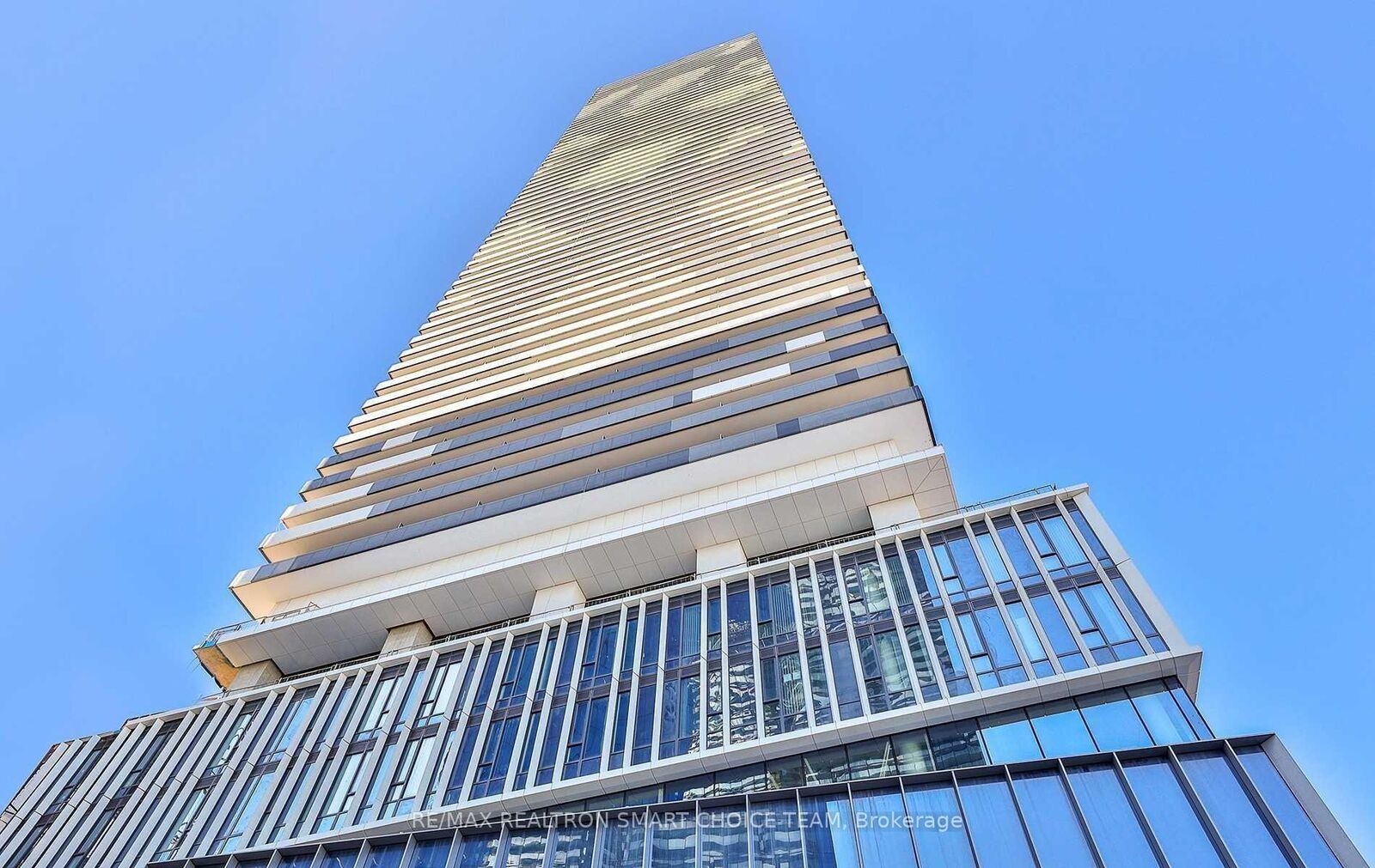 Property Photo:  138 Downes Street 3205  ON M5E 0E4 