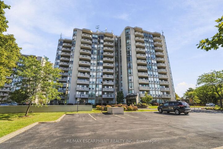 Property Photo:  5070 Pinedale Avenue 302  ON L7L 5V6 