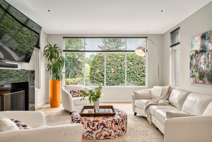 Property Photo:  725 Manor Avenue  ON K1M 0E4 