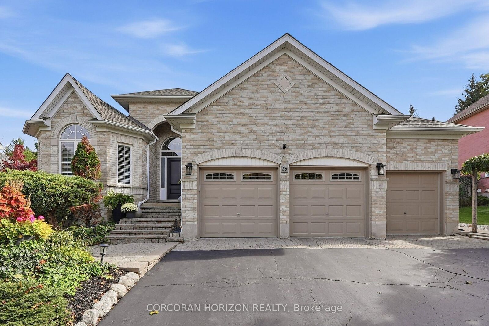 Property Photo:  15 Everwood Run  ON N2P 2B1 