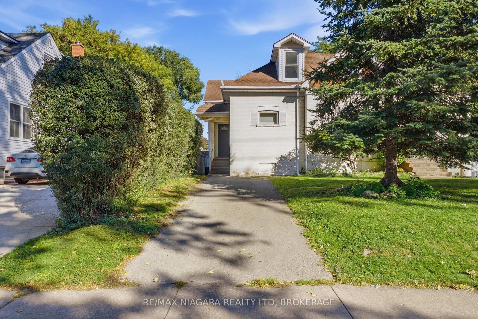 Property Photo:  34 Haig Street Upper  ON L2R 6K8 
