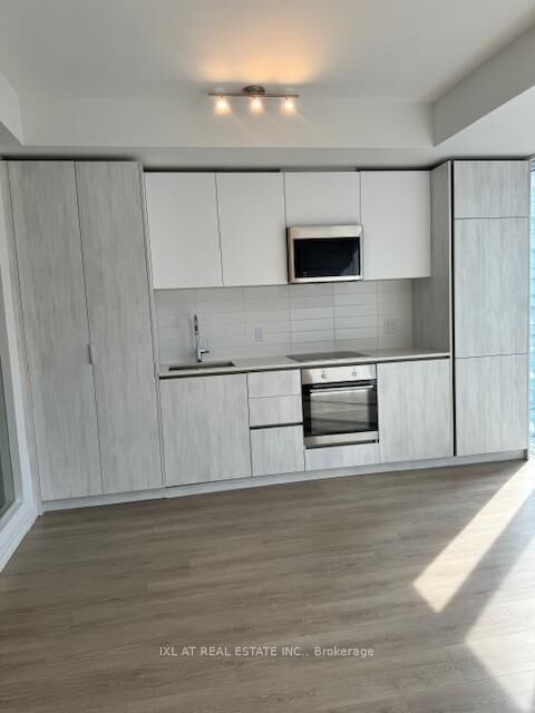 Property Photo:  28 Widmer Street 3821  ON M5V 0W6 