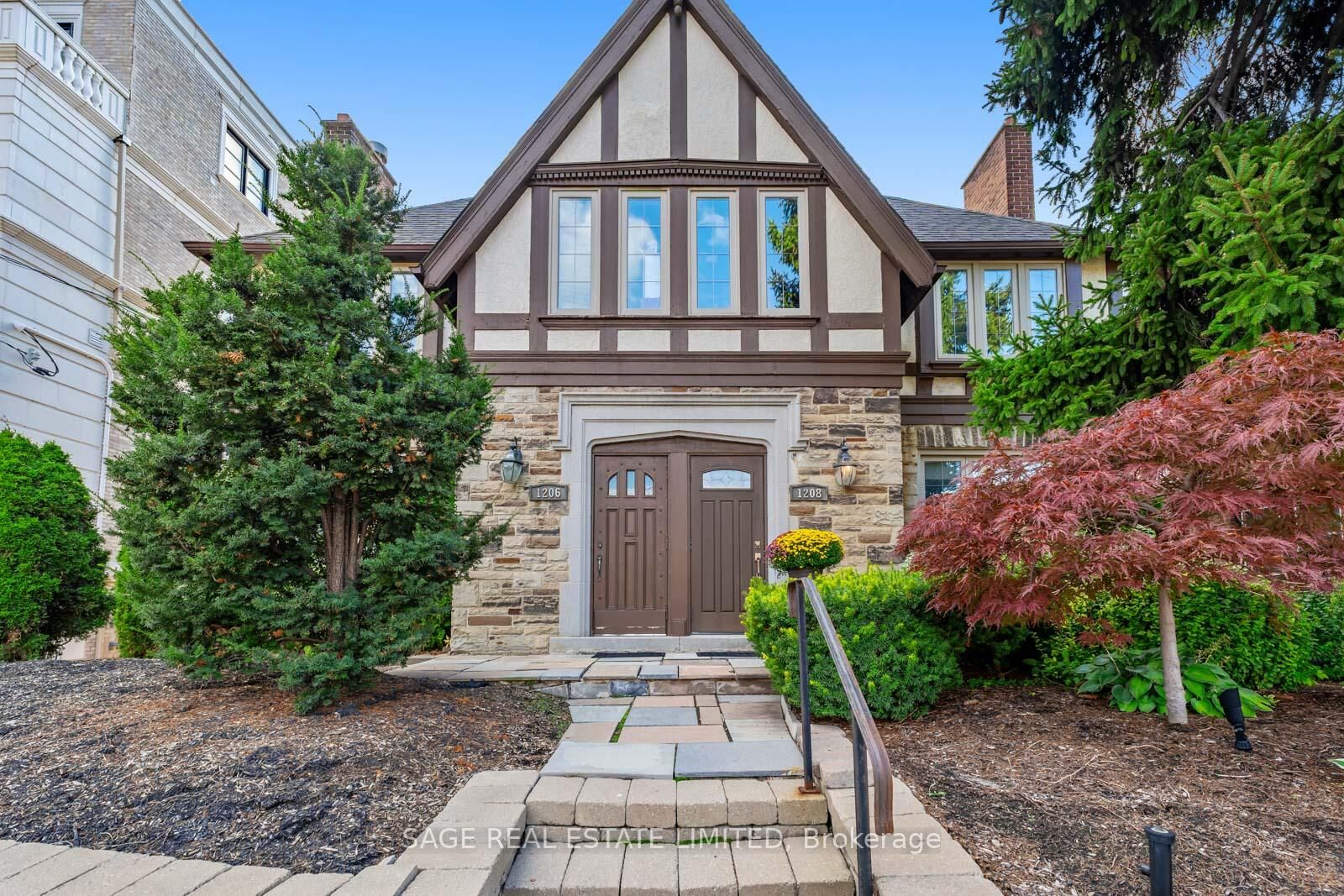 Property Photo:  1208 Avenue Road A  ON M5N 2G4 