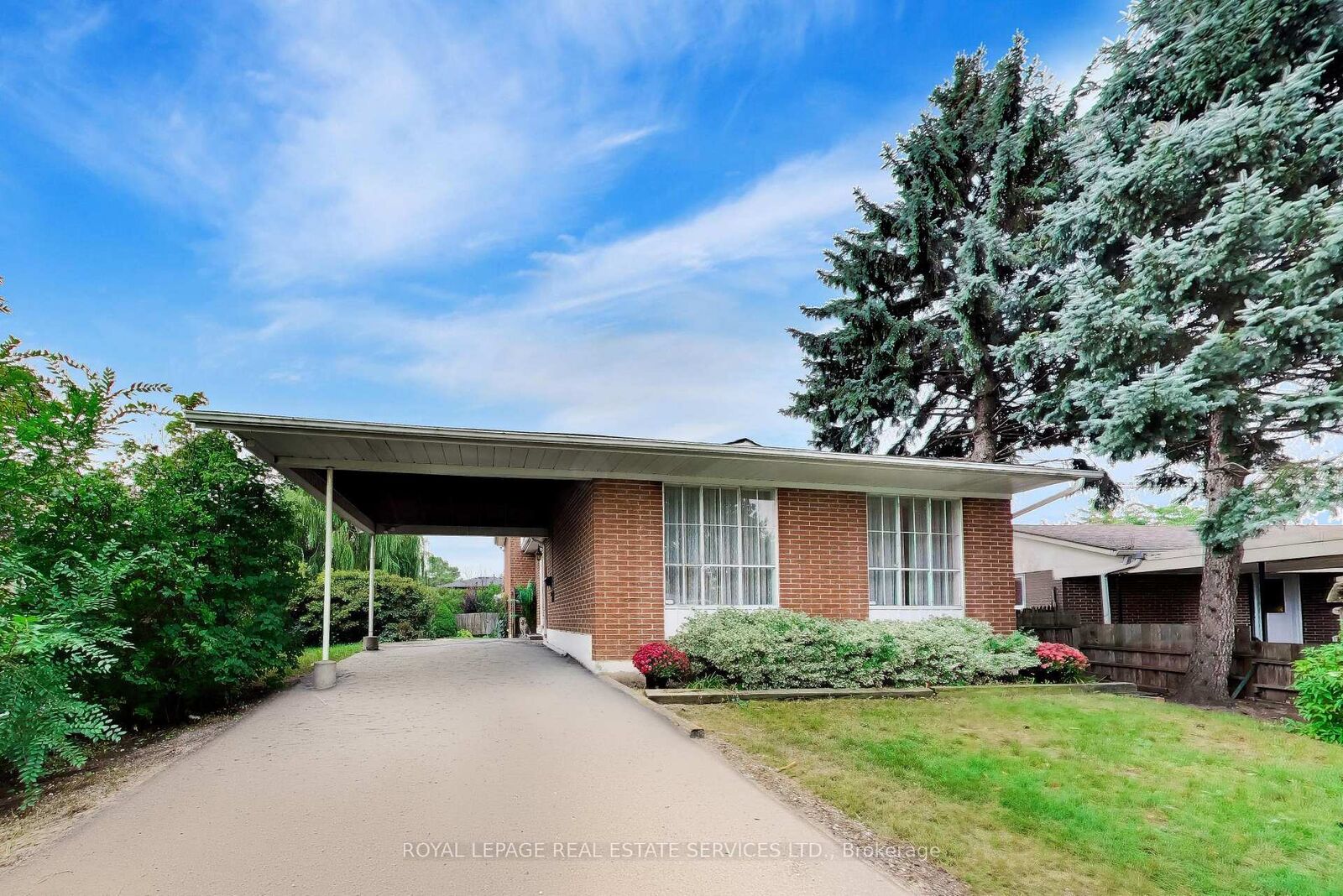 Property Photo:  24 Elmvale Crescent  ON M9V 2B9 