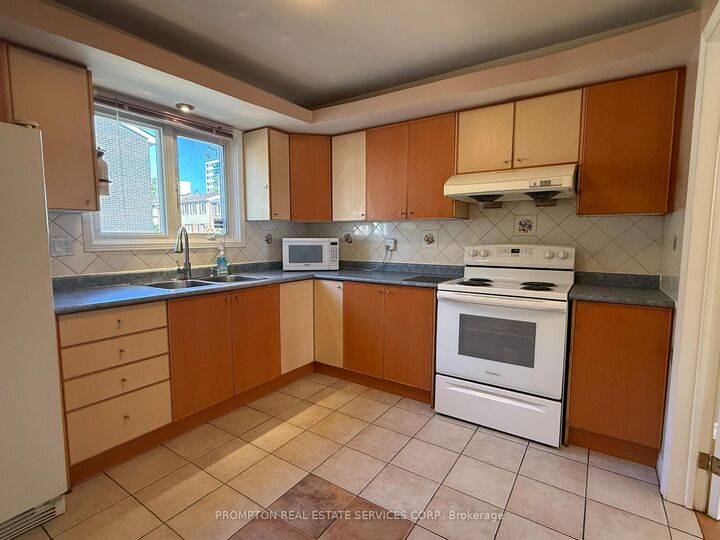 Property Photo:  270 Timberbank Boulevard 42  ON M1W 2M1 