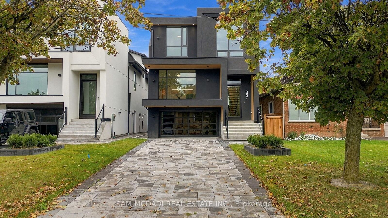 Property Photo:  957 Halliday Avenue  ON L5E 1P4 