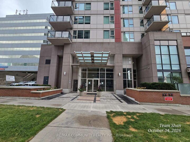 Property Photo:  25 Town Centre Court Lph01  ON M1P 0B4 