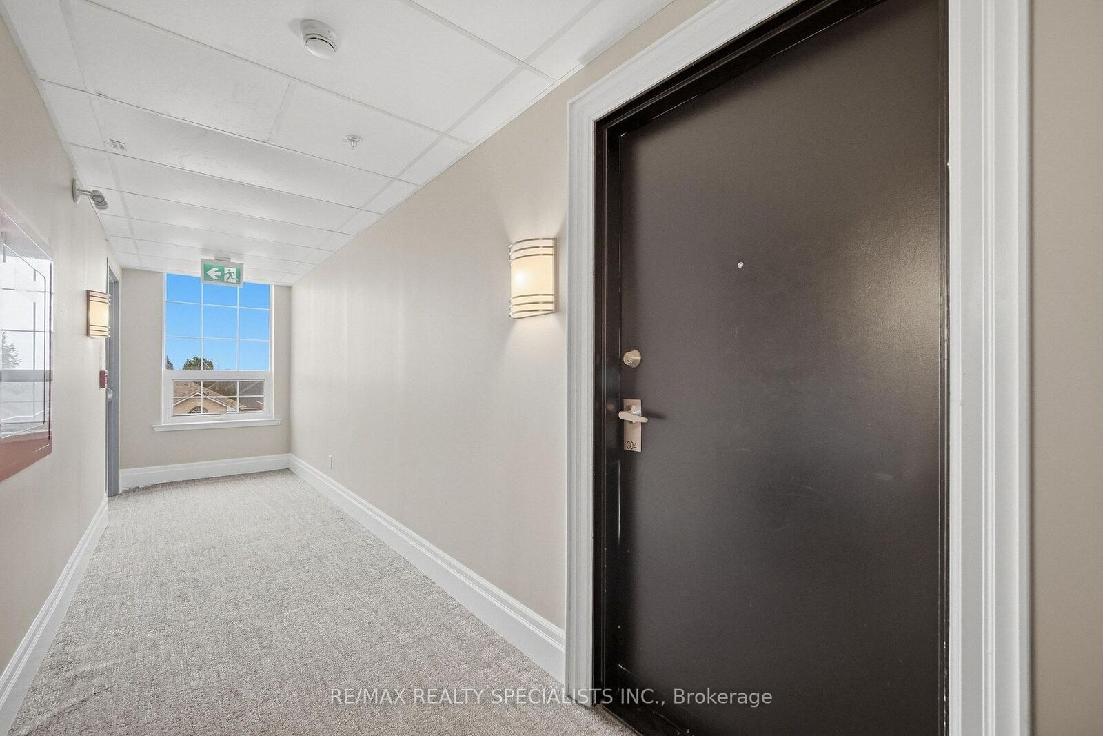 Property Photo:  21 Brookhouse Drive 304  ON L1B 0V4 