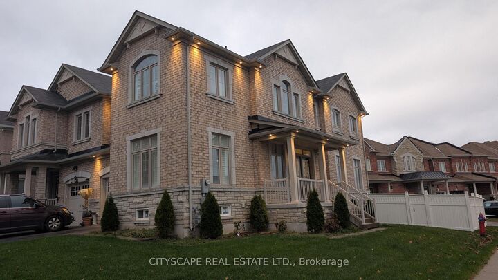 Property Photo:  5567 Oscar Peterson Boulevard  ON L5M 0V6 