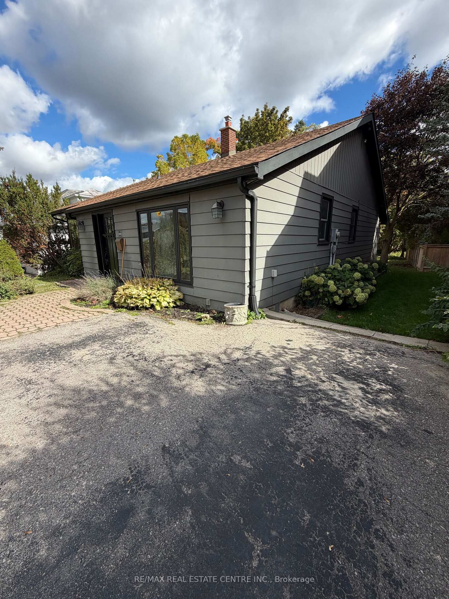 Property Photo:  43A First Street E  ON L9W 2E3 