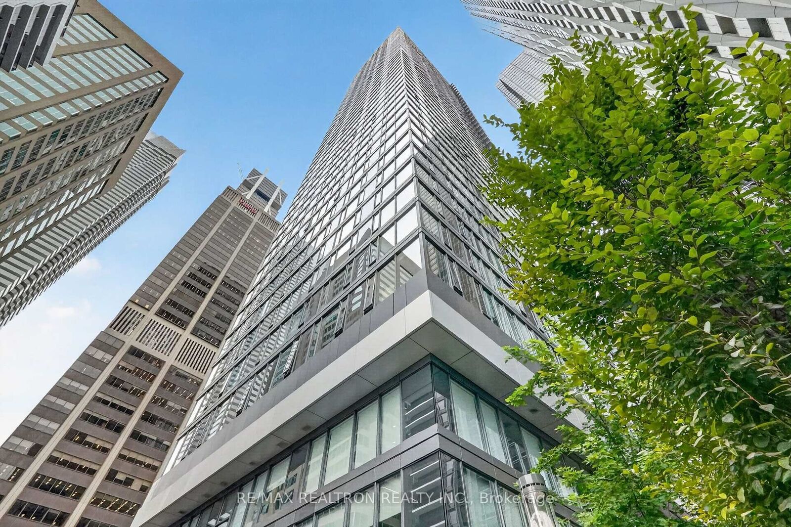 Property Photo:  8 Cumberland Street 1205  ON M4W 0B6 