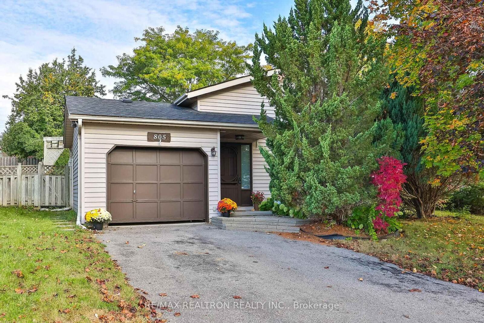 Property Photo:  805 Milford Drive  ON K9J 8J5 