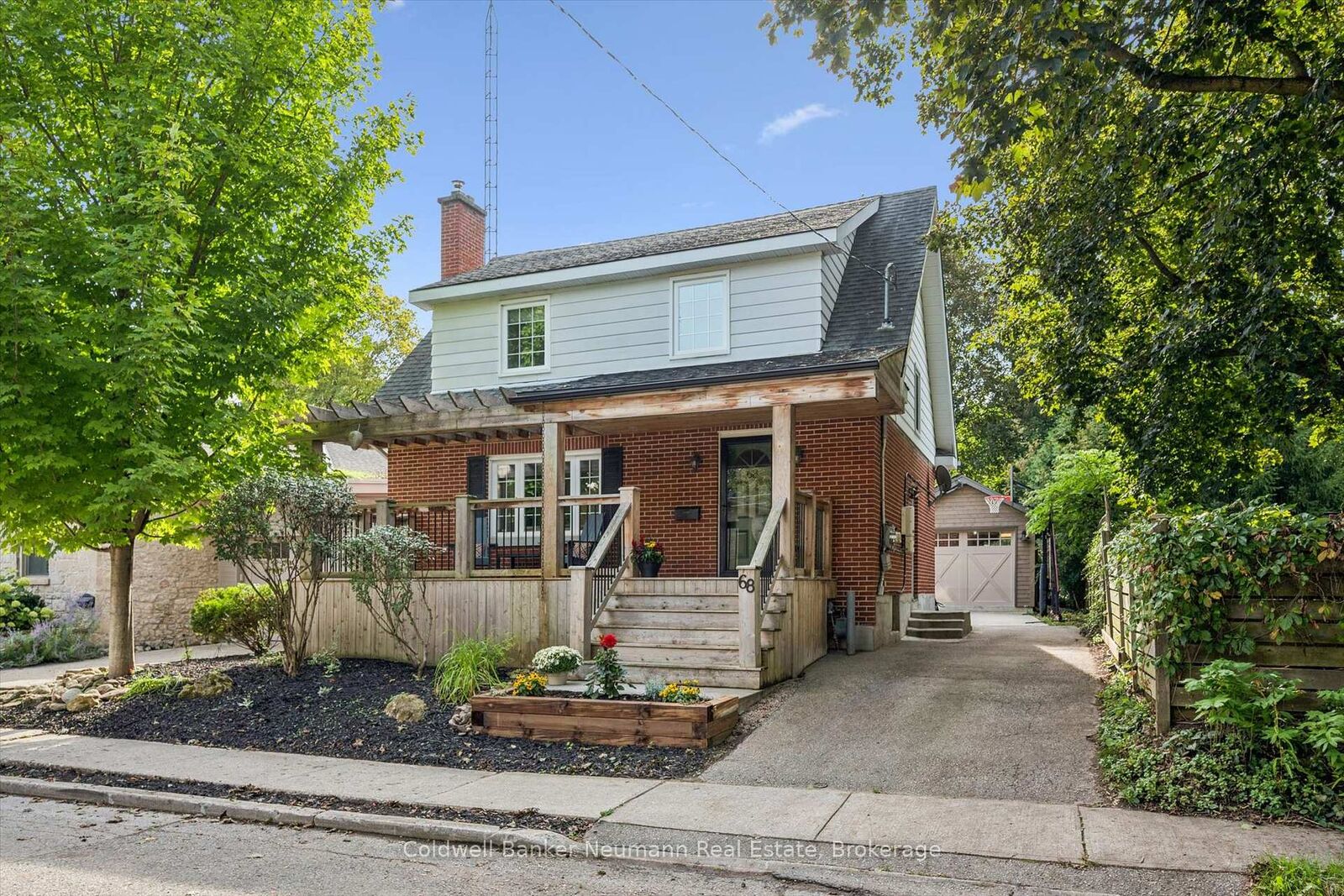 Property Photo:  68 Albert Street  ON N1G 1C8 