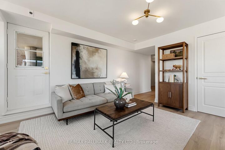Property Photo:  1797 Queen Street E 404  ON M4L 3Y5 