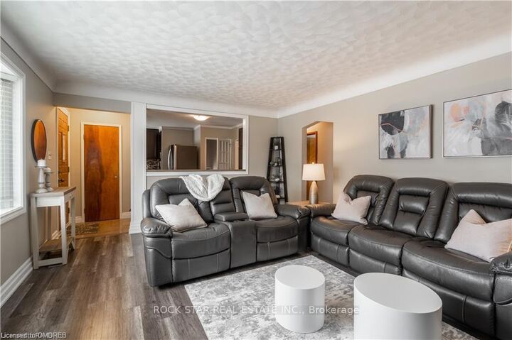 Property Photo: 22 Fernwood Crescent ON L8T 3L1