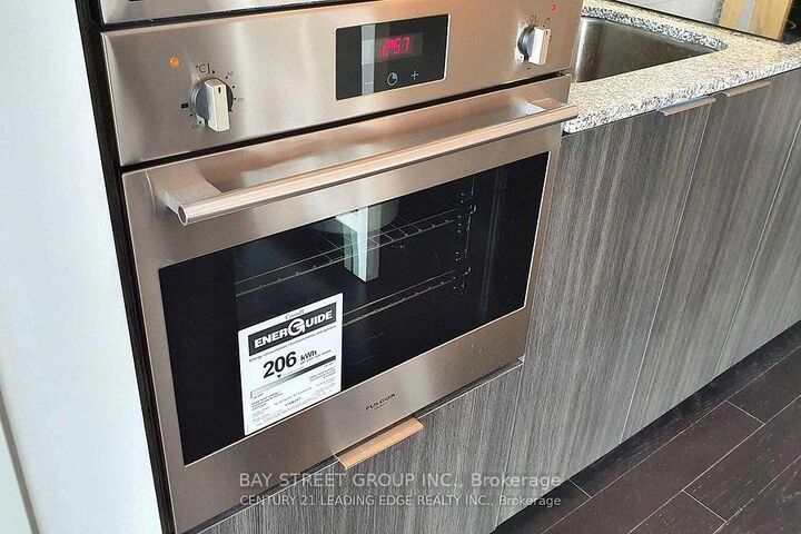 Property Photo:  955 Bay Street 2110  ON M5S 2A2 