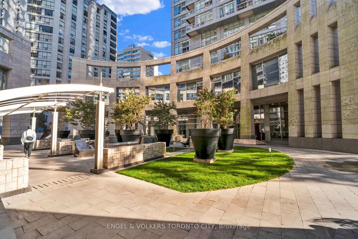 Property Photo:  2181 Yonge Street 3402  ON M4S 3H7 