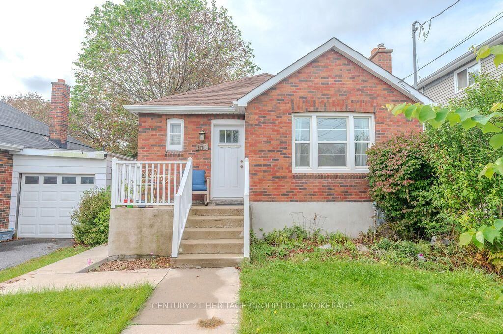 Property Photo:  170 Napier Street  ON K7L 4G5 