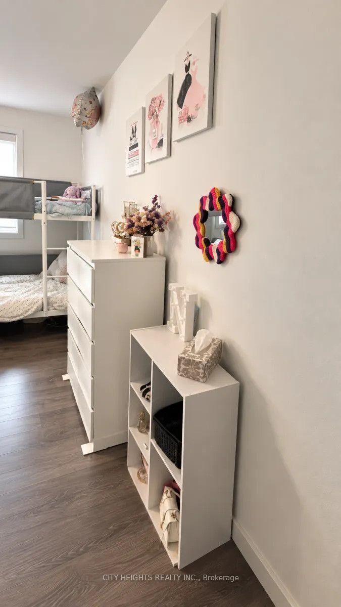 Property Photo:  370 Alberta Street #1  ON L3B 2W3 