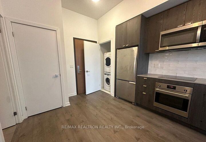Property Photo:  56 Forest Manor Road 202  ON M2J 1M1 