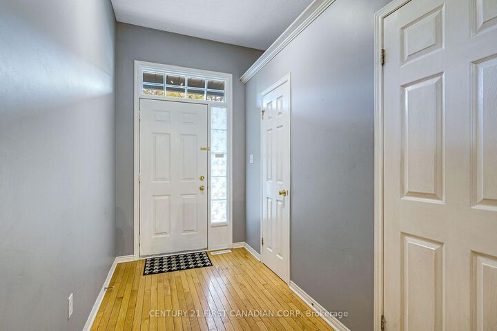 Property Photo:  185 North Centre Road 22  ON N5X 4C9 