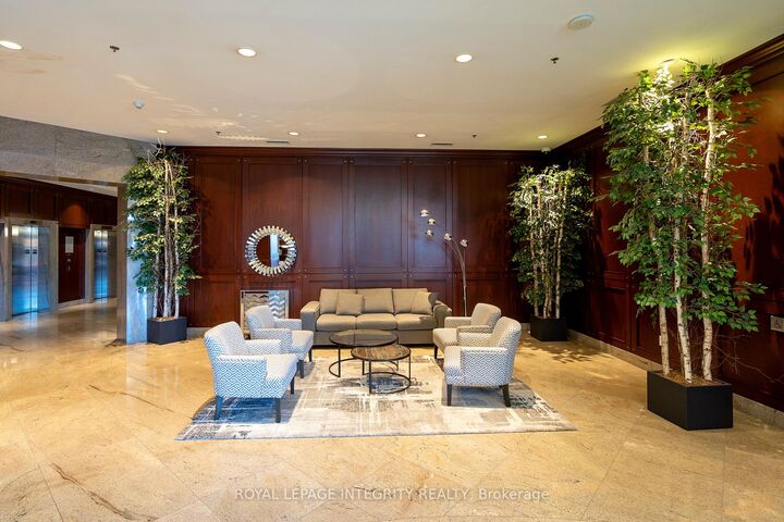 Property Photo: 234 Rideau Street 903 ON K1N 0A9