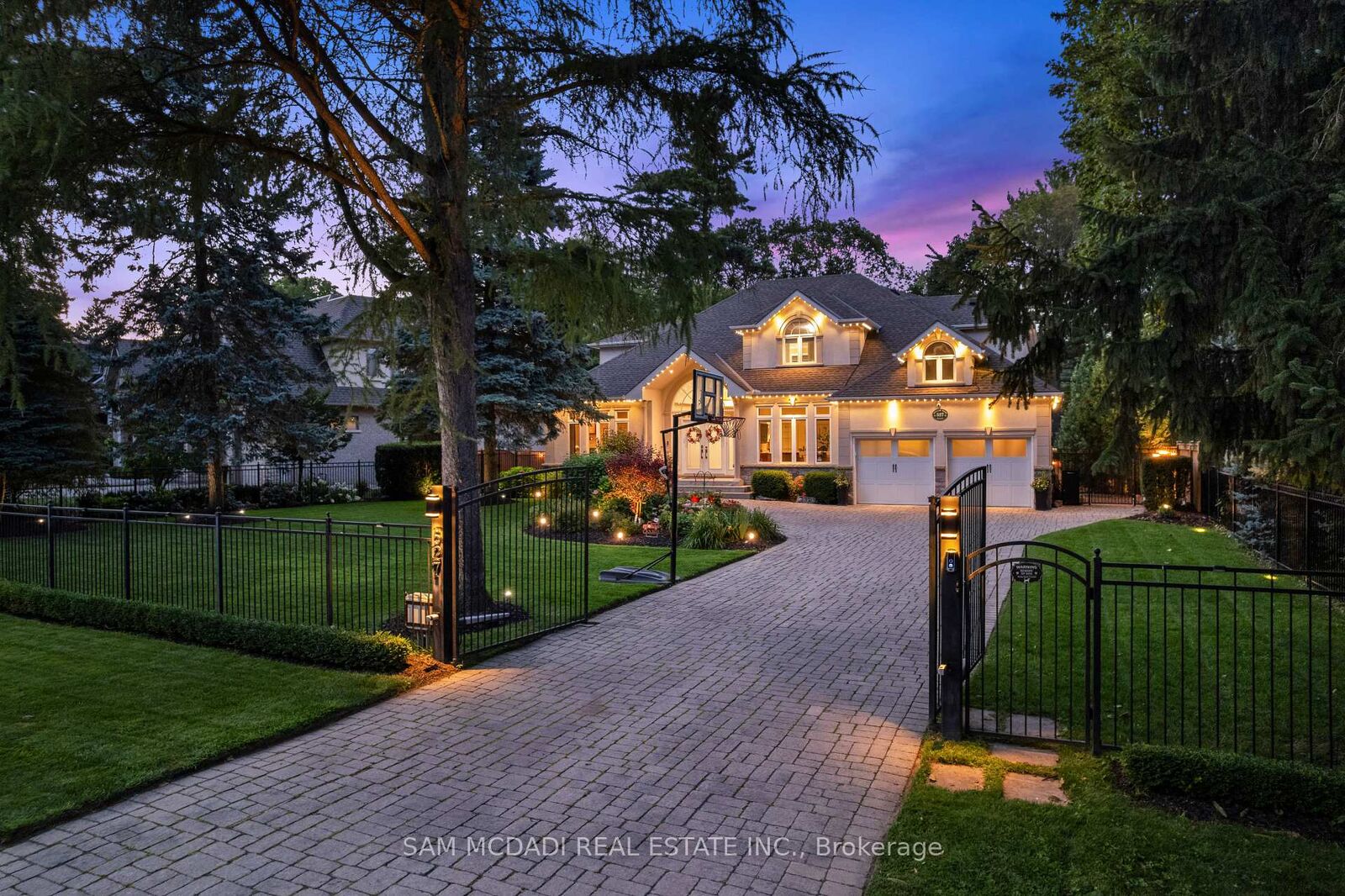 Property Photo:  527 Meadow Wood Road  ON L5J 2S4 