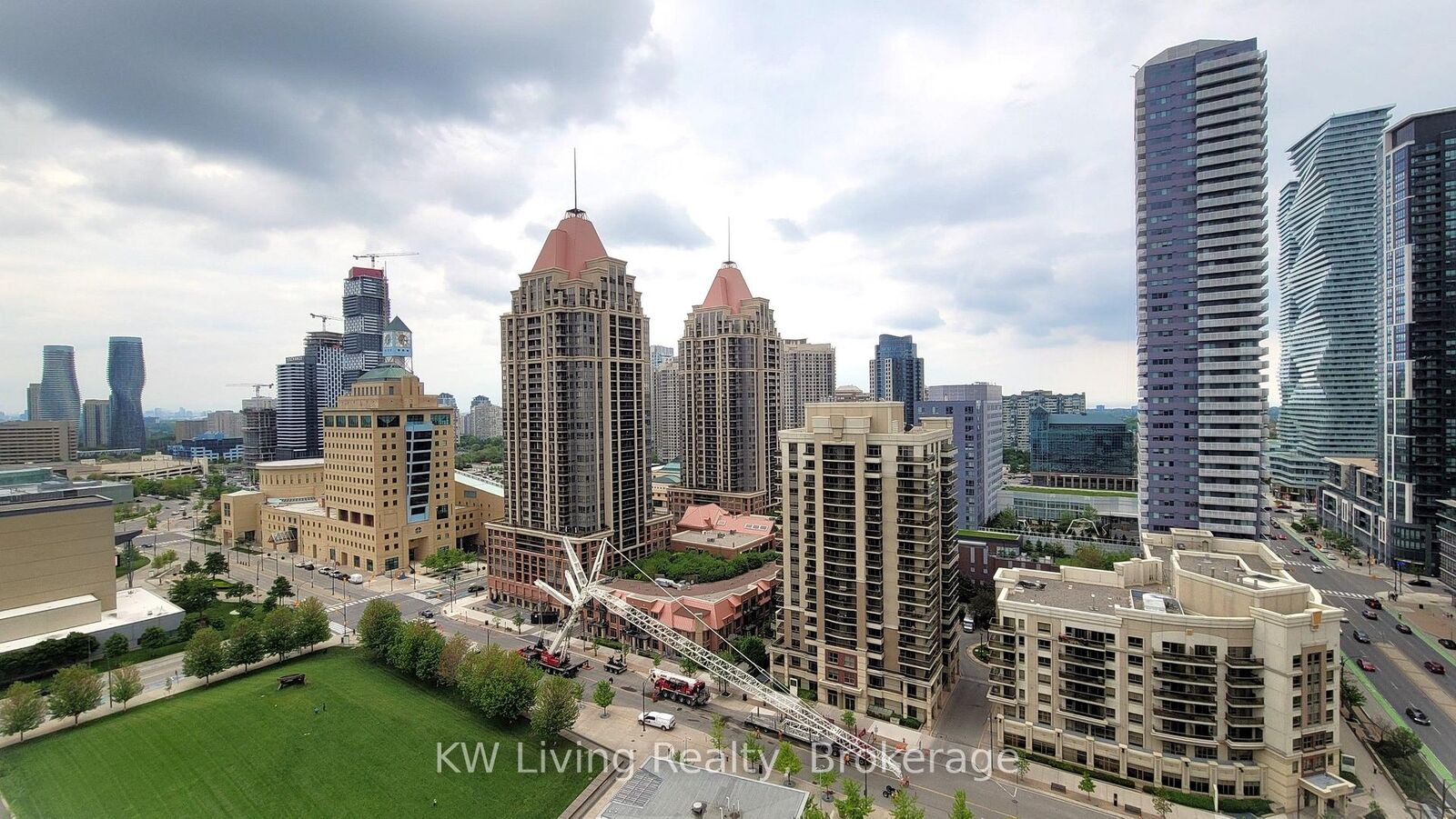 Property Photo:  388 Prince Of Wales Drive 1801  ON L5B 0A1 