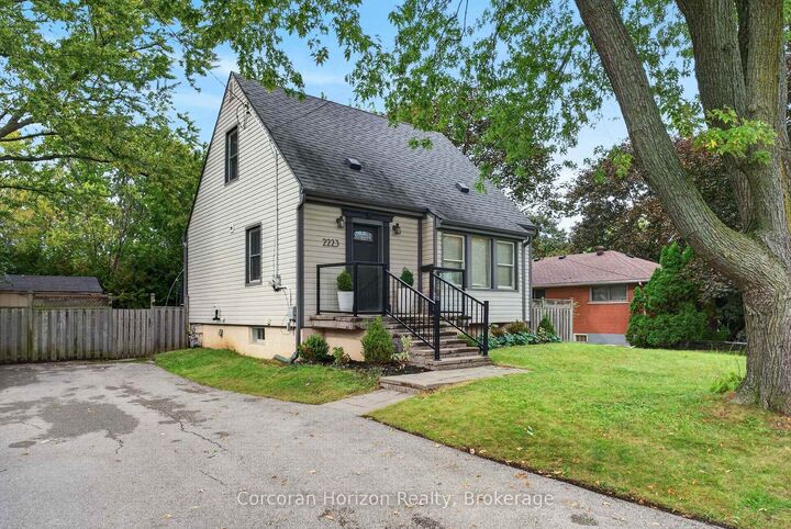 Property Photo:  2223 Glenwood School Drive  ON L7R 3R4 